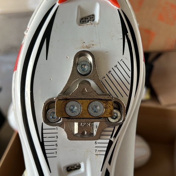 Peloton shoes size 41 with XPR cleats - Picture 3 of 5